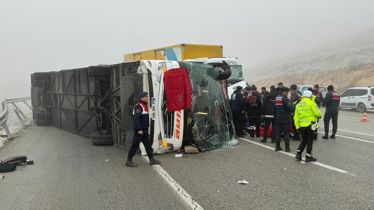 Malatya'da yolcu otobs devrildi: 4 kii hayatn kaybetti