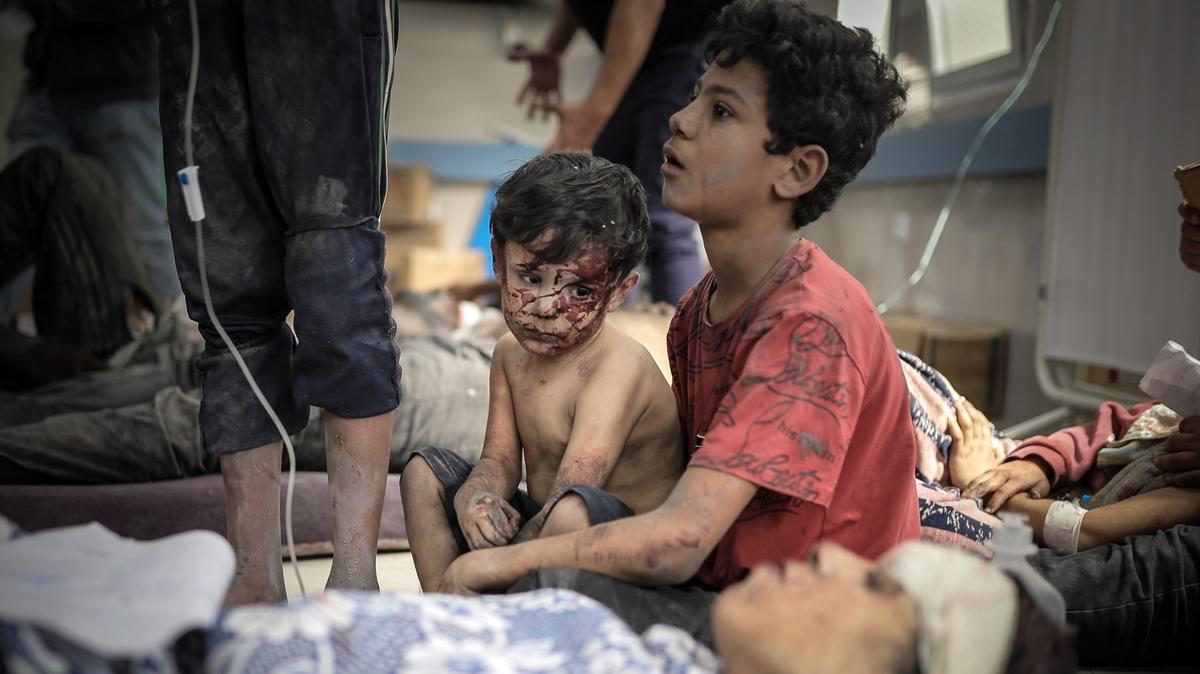 Gazzeli ocuklarn alkla imtihan! Onlara gda yerine bomba reva grlyor