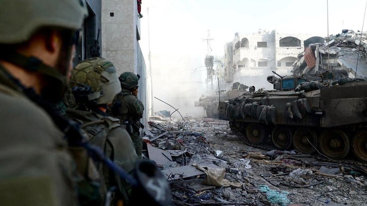 srail askeri Filistinli rencilerle alay etti! ''Sizi bombaladk. Artk asla mhendis olamayacaksnz''