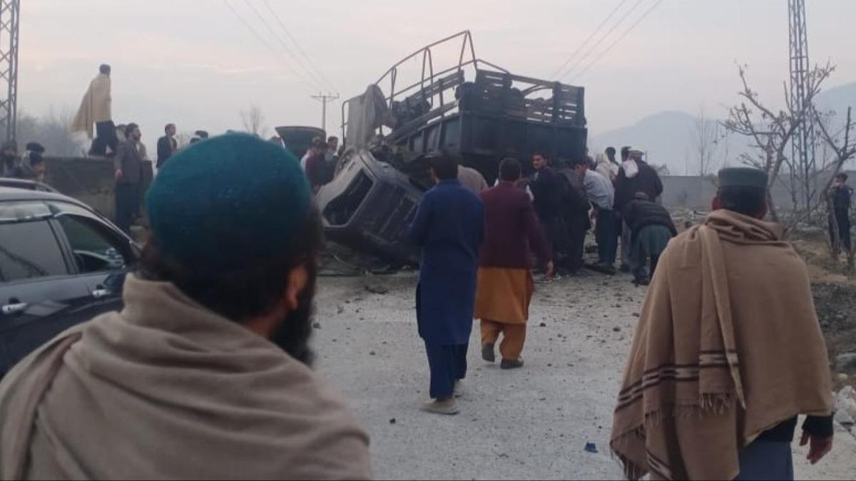 Pakistan'da bombal saldr! 5 polis hayatn kaybetti
