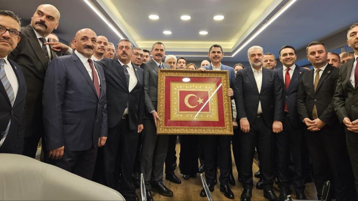 BB Bakan Aday Murat Kurum'dan MHP'ye ziyaret 