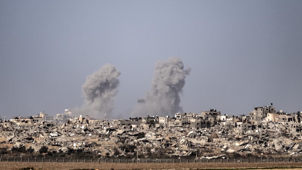 srail'in Gazze'ye dzenledii saldrda en az 40 l ve yaral 