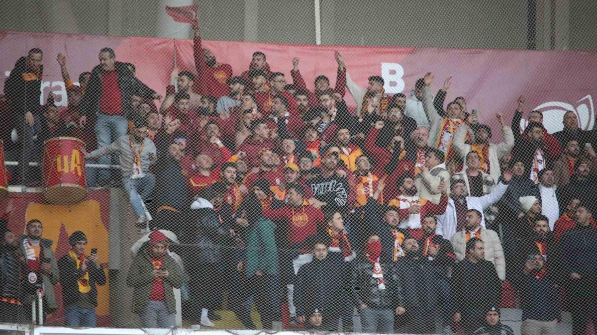 Galatasaray taraftar deplasmanda takmn yalnz brakmad
