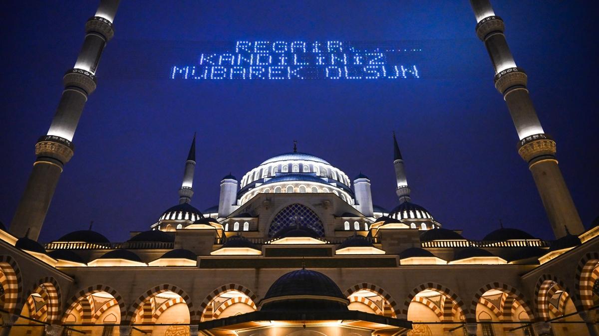 Tm Trkiye'de Regaip Kandili dualarla idrak ediliyor 