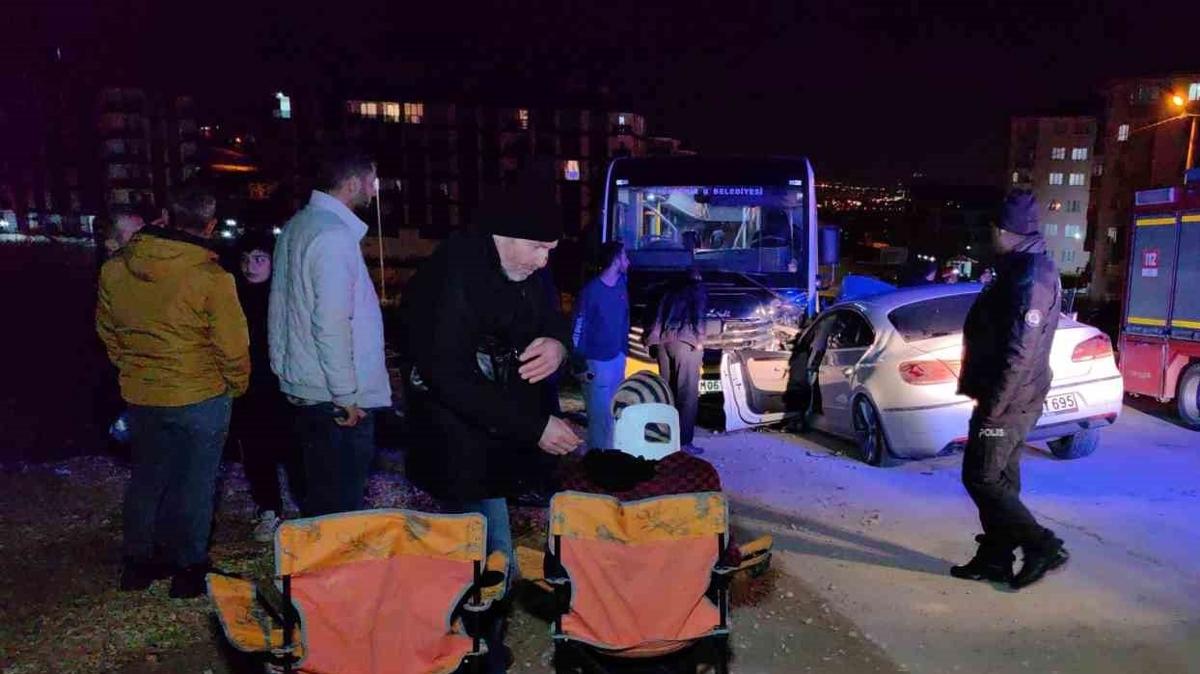 Bursa'da zel halk otobs ile otomobil arpt: 9 yaral 