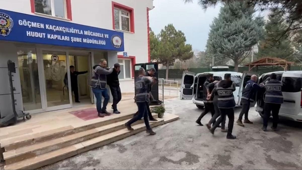 Konya'da gmen kaaklarna operasyon: 6 pheli ile 32 dzensiz gmen yakaland