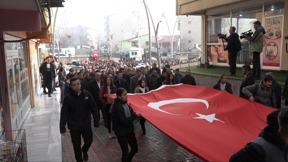 Diyarbakr'da vatandalarn katlmyla ehitlere sayg yry dzenlendi 