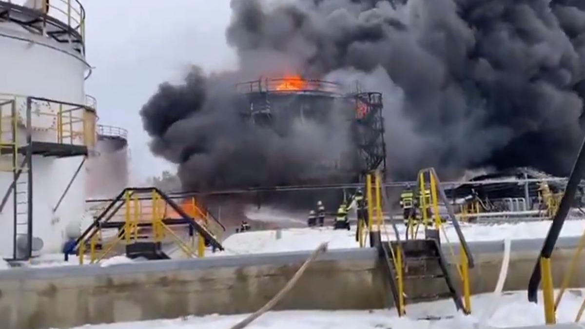 Rusya'nn drd HA, petrol tesisinde yangna neden oldu!