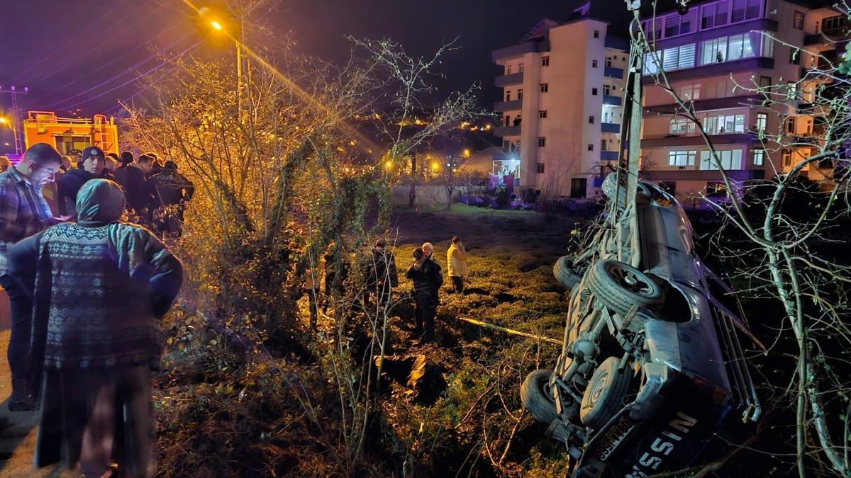 Artvin'de kahreden kaza: Karne ald gn kamyonet arpt, annesi ile can verdi