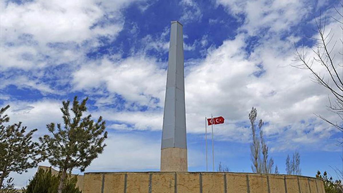 Van'da Ermeni eteleri tarafndan katledilenler Zeve ehitlii'nde anld 