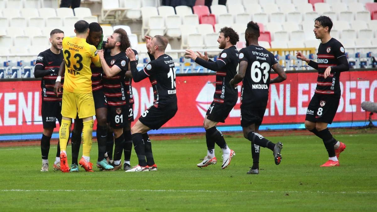 Sivasspor-Gaziantep FK ma sonras gerginlik 
