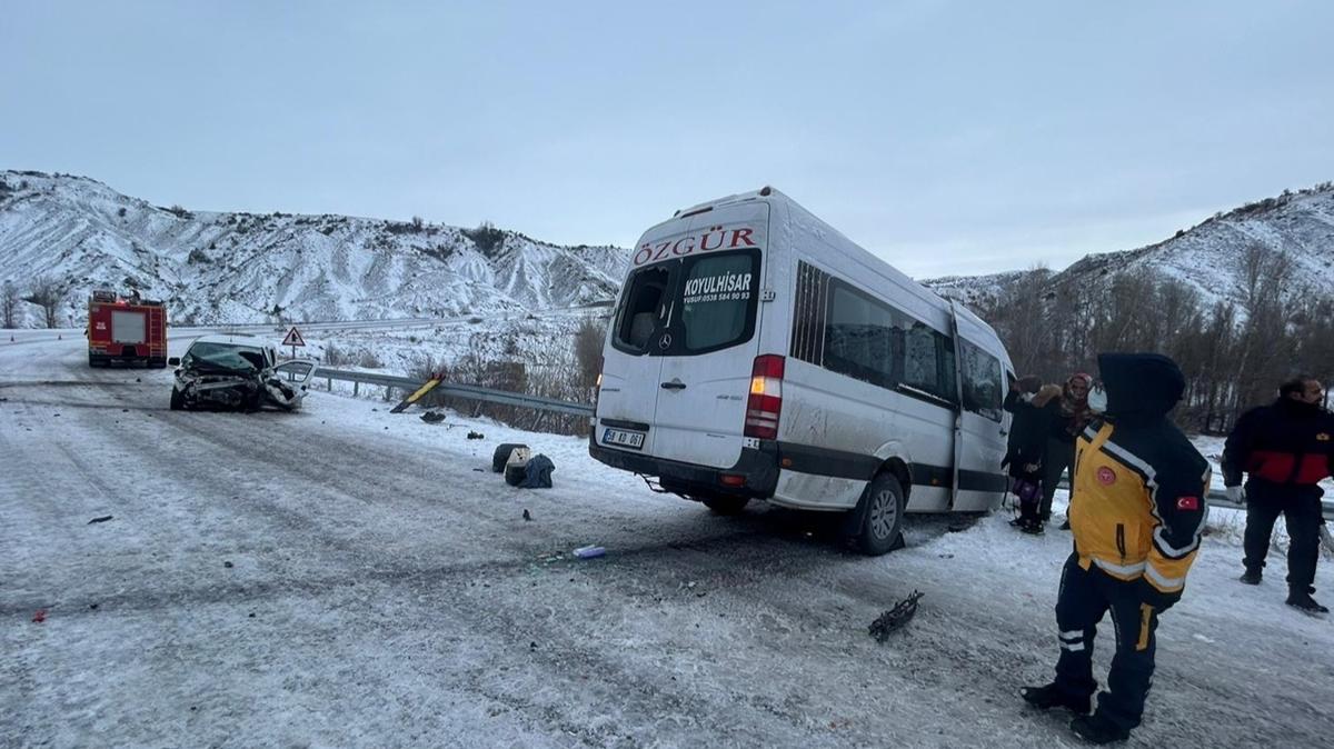 Sivas'ta meydana gelen kazada 26 kii yaraland