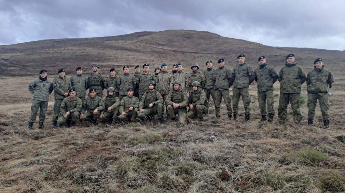 Trk askerinden Kosova askerlerine ''HARR 66'' lav silah eitimi