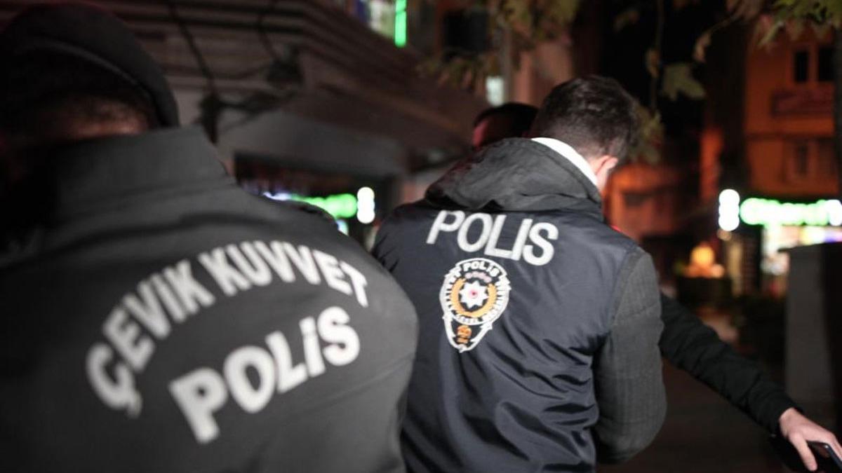 Bursa'da 500 polisin katld huzur uygulamasnda polisler sk denetim gerekletirdi