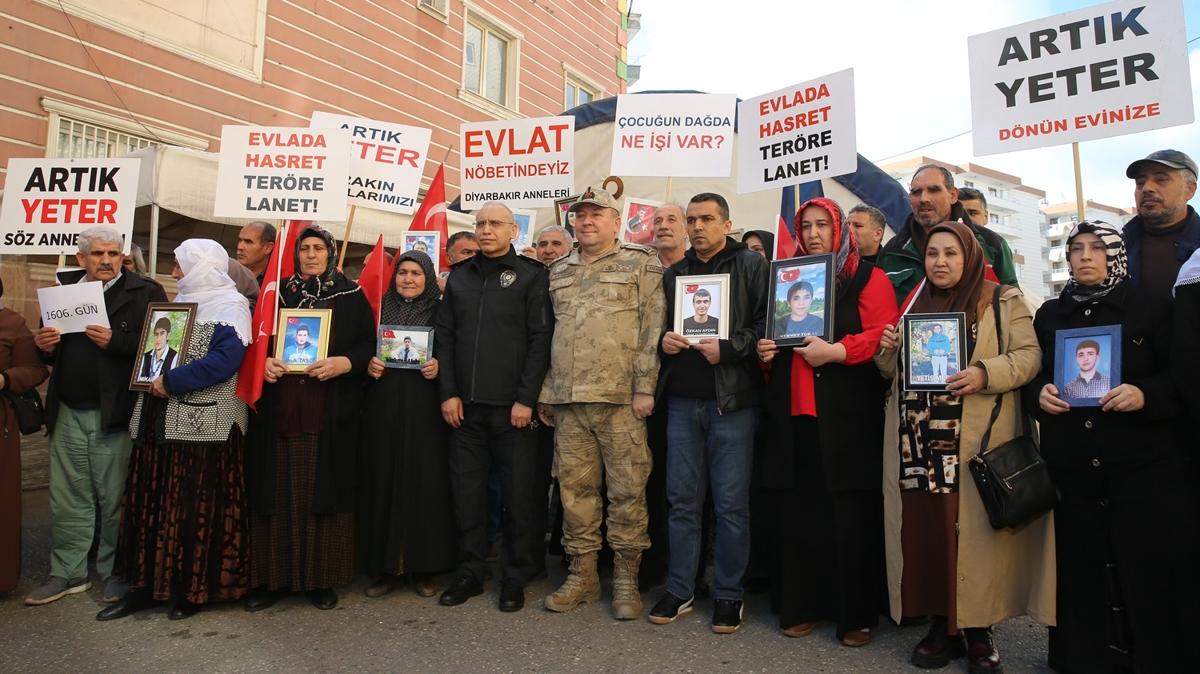 l Jandarma Komutan Yldrm ve l Emniyet Mdr Kaya, Diyarbakr annelerini ziyaret etti