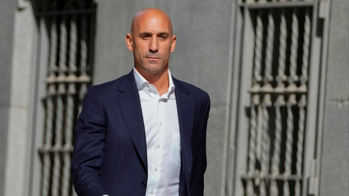 FIFA, Luis Rubiales'in cezasn onad!