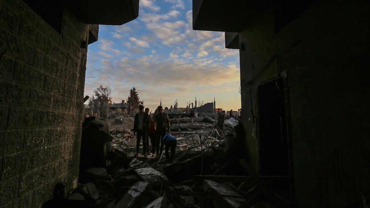 Soykrmc srail Gazze'ye lm yadryor! Hayatn kaybeden Filistinlilerin says 26 bini at