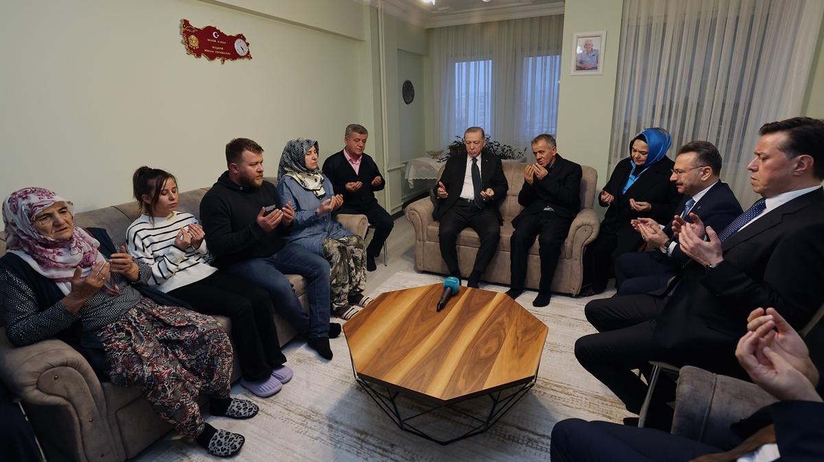 Cumhurbakan Erdoan, ehit Muhammed Evcin'in ailesini ziyaret etti 