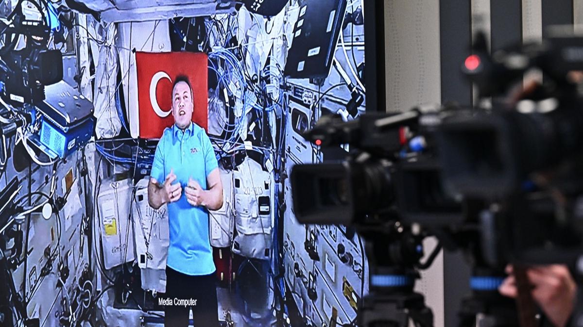 Astronot Alper Gezeravc ile uzaydan 4. balant! Merak edilen sorulara cevap verdi