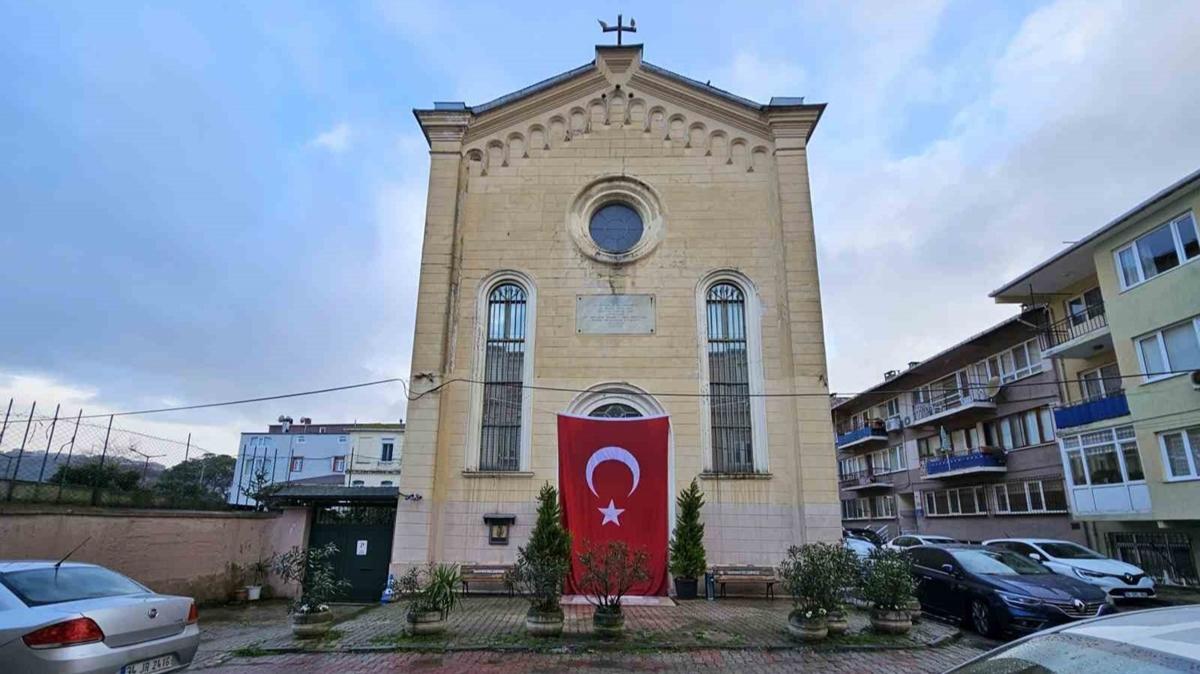 Saryer'deki saldrnn dzenlendii kiliseye Trk bayra asld