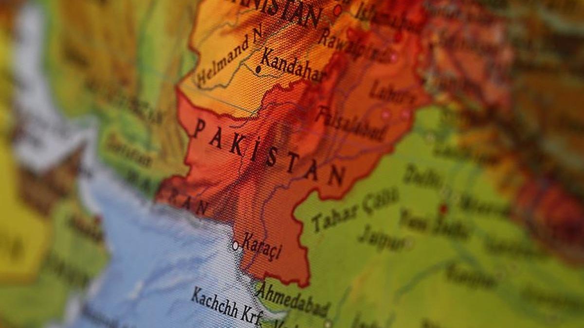 Pakistan'da bombal saldr! Mitingi hedef aldlar: 4 l