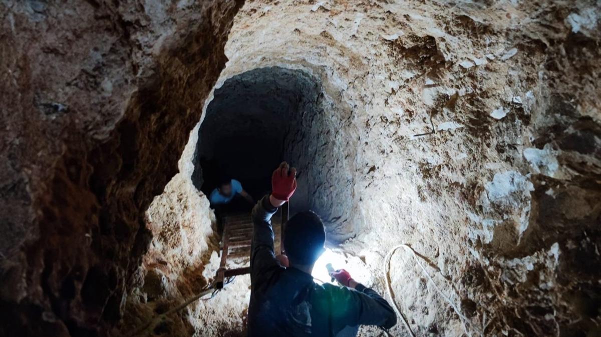 20 metre uzunluğunda tünel açtılar! İzinsiz kazı yapan 8 zanlı suçüstü yakalandı
