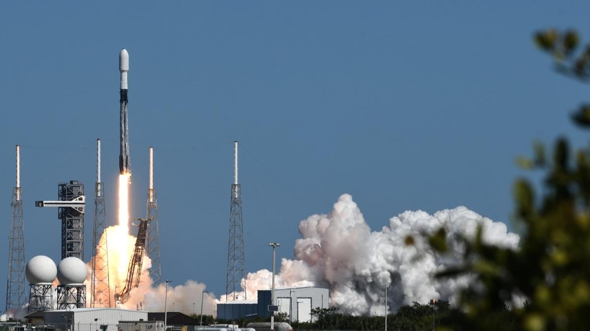 SpaceX Uluslararası Uzay İstasyonu'na kargo mekiği gönderdi