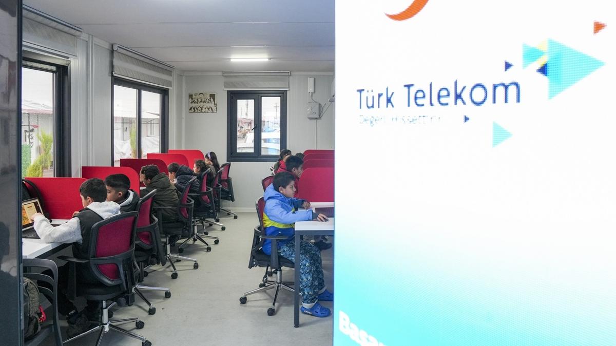 Türk Telekom ve Kızılay'dan deprem bölgesindeki öğrencilere eğitim ve teknoloji desteği  
