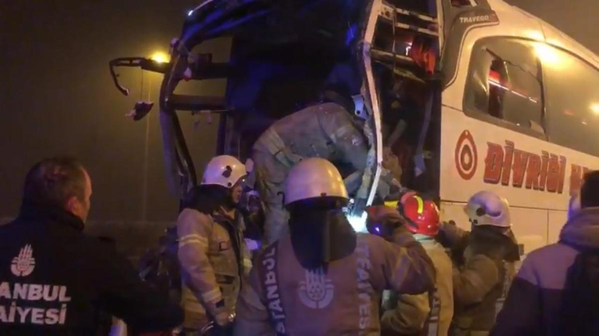 Kuzey Marmara Otoyolu'ndaki trafik kazasnda 1'i ar 19 kii yaraland