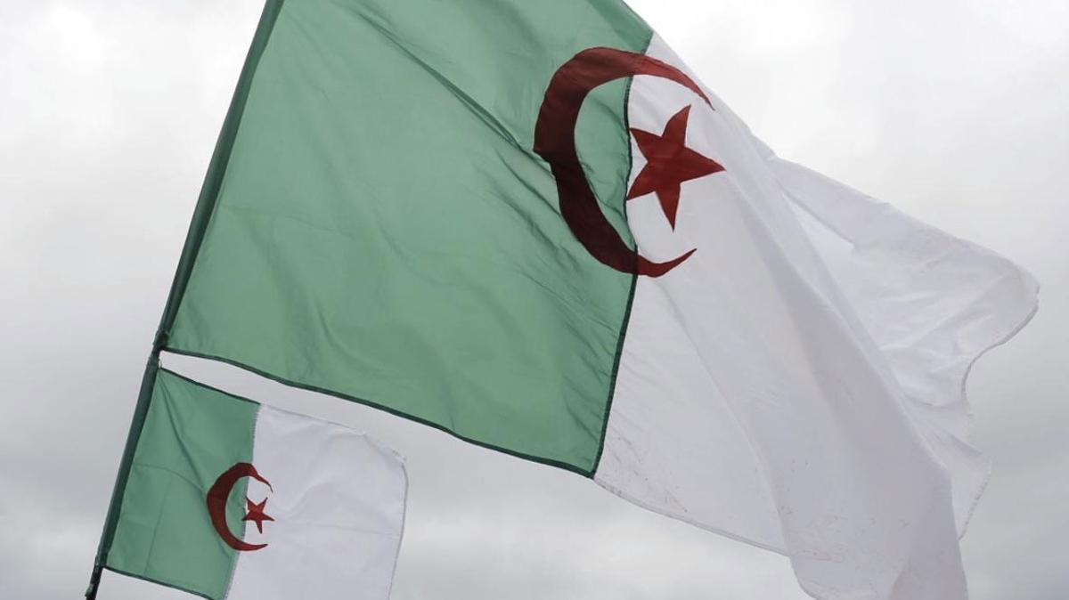 Cezayir'den srail'e ynelik UCM'ye su duyurusu