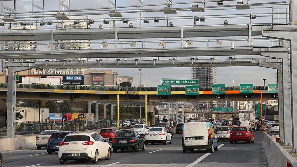 Otoyollarda yeni dnem! Bakan Uralolu: 86 noktay daha kaldrarak dntreceiz 