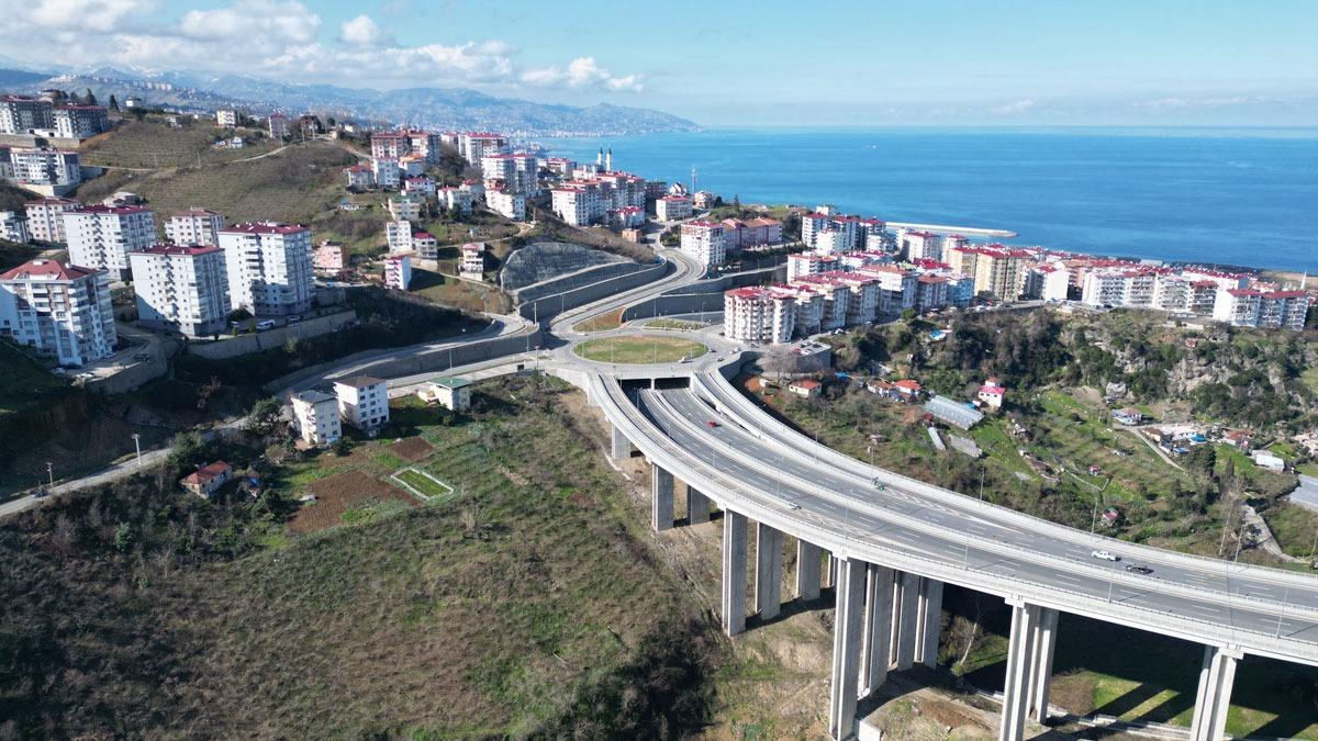 Trabzon'da ksm ksm trafie alan Kanuni Bulvar Yolu'nun almalarda sona doru yaklald