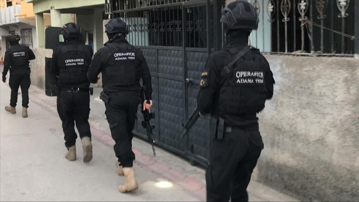 Adana'da yaplan operasyonlarda 50 ruhsatsz silah ile 386 uyuturucu hap ele geirildi