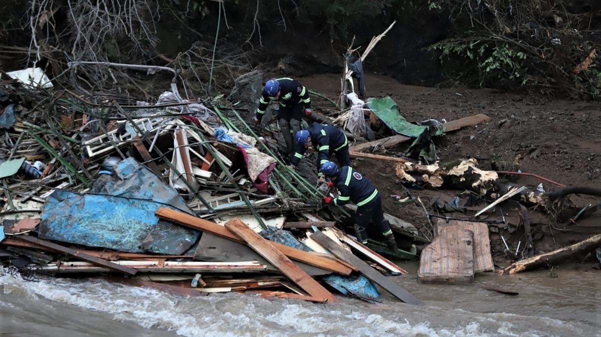 Grcistan'da iddetli yalarn neden olduu toprak kaymalarnda 5 kii yaamn yitirdi