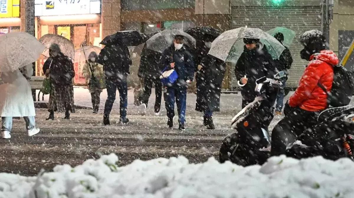 Tokyo'da kar felaketi: 240 kii yaraland