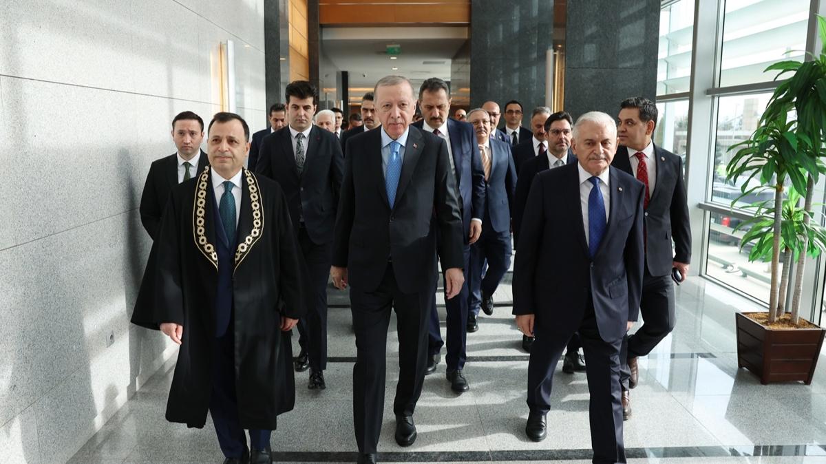 Cumhurbakan Erdoan, Anayasa Mahkemesindeki yemin trenine katld