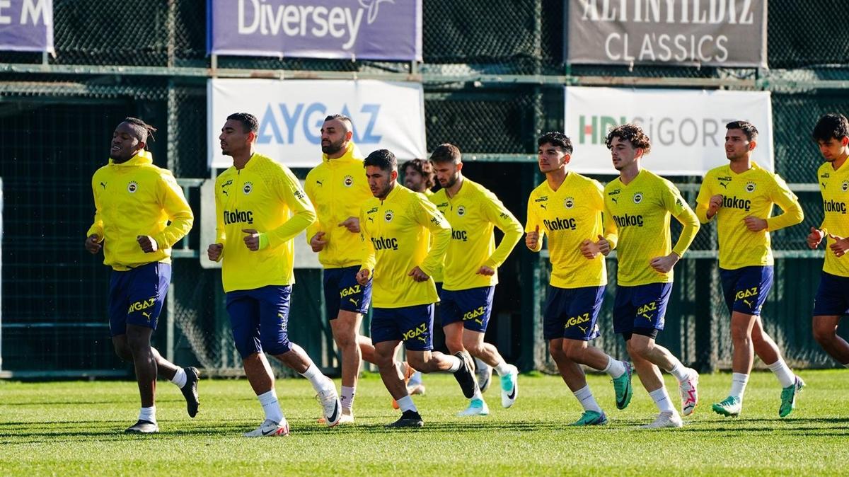 Fenerbahçe, rakibi Alanyaspor'a hazırlanıyor