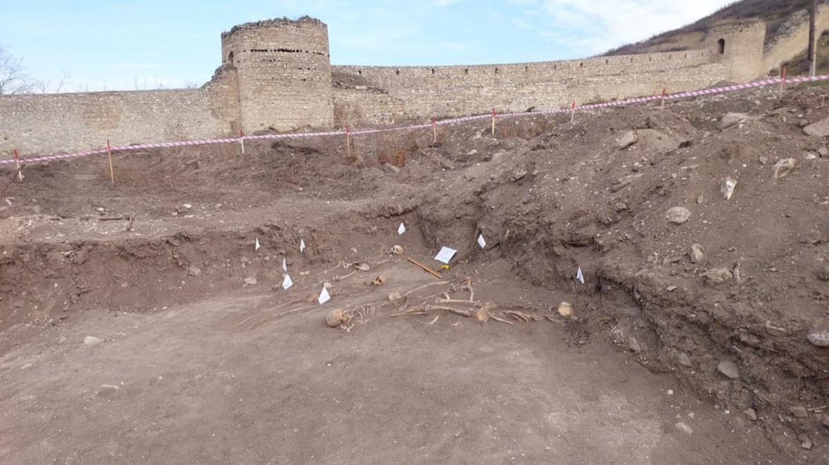 Karaba'da toplu mezar bulundu: Hocal Katliam kurbanlarna ait