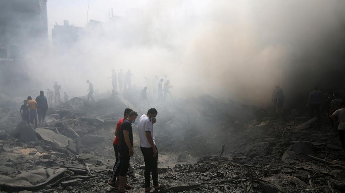 İşgalci İsrail yine Gazze'yi vurdu! En az 14 kişi hayatını kaybetti