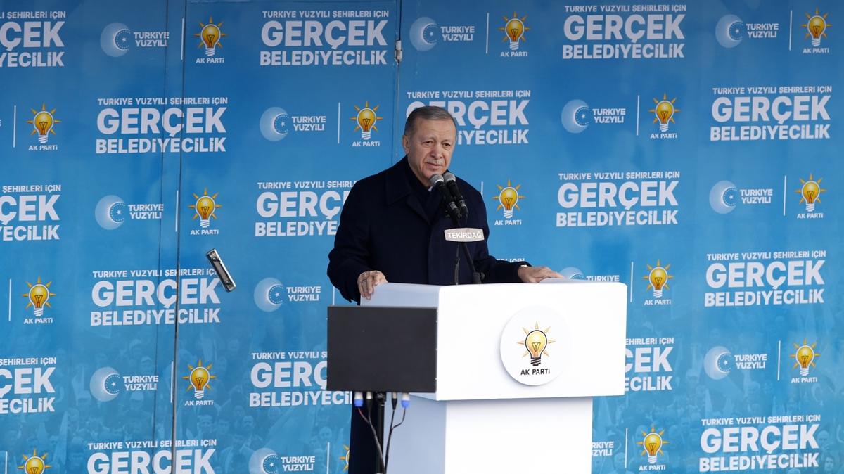 AK Parti programna silahl saldr... Cumhurbakan Erdoan: Saldrganlardan biri yakaland, dierlerini de yakalayacaz