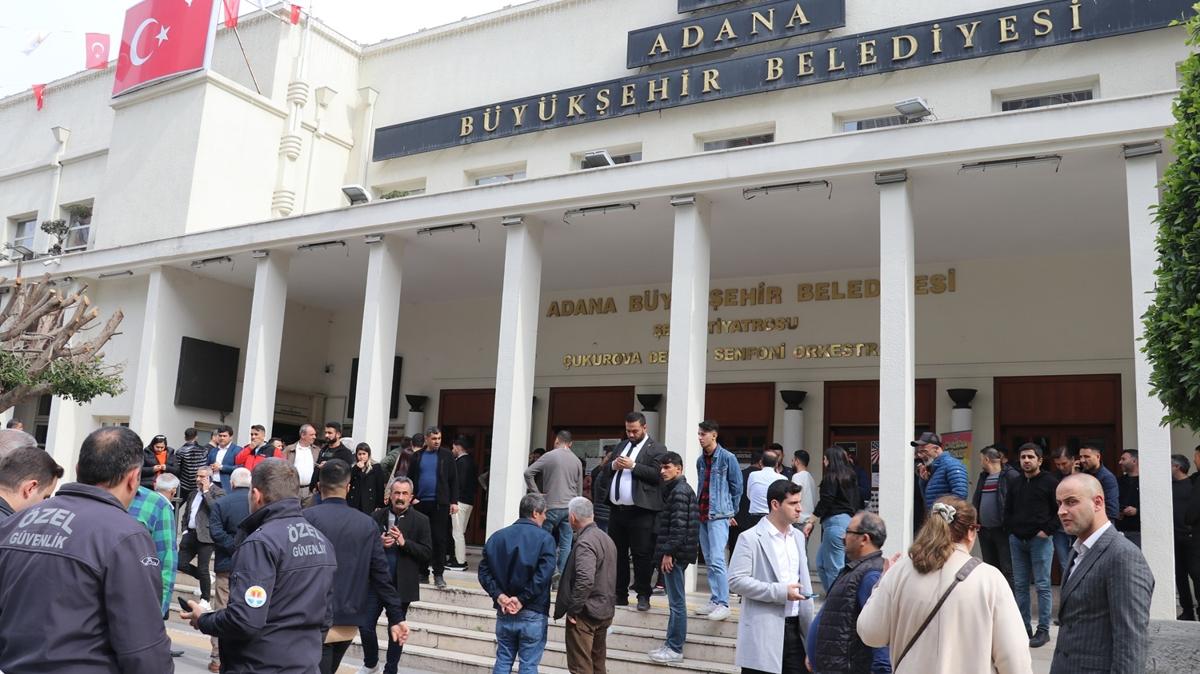 Adana Büyükşehir Belediyesi'ne silahlı saldırı! Karalar'ın özel kalem müdürü makamında vuruldu