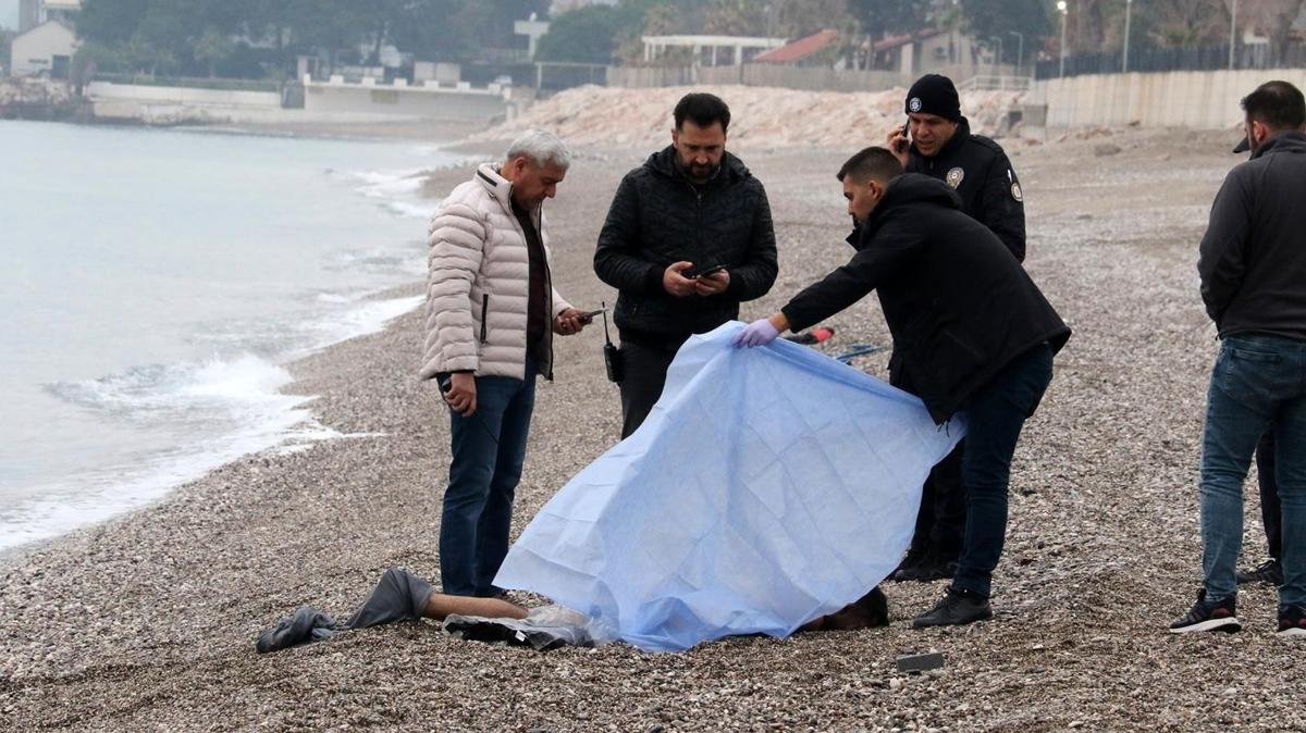 Konyaalt Sahili'nde zerinden kimlik kmayan erkek cesedi bulundu