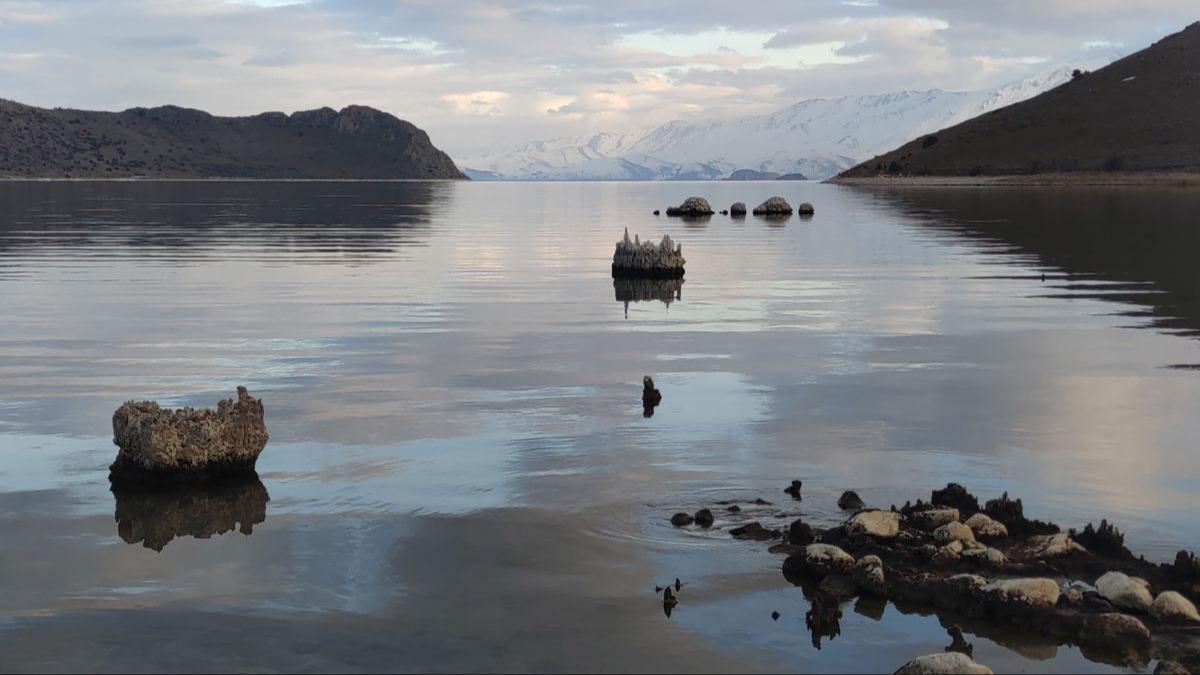 Van Gölü'nde yaşanan su seviyesindeki düşüş balıkçılar için tehlike oluşturuyor 