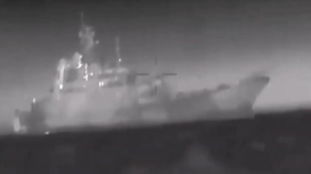 Ukrayna, Rus karma gemisini vurdu