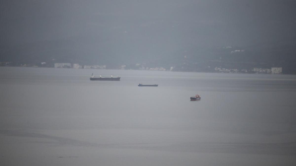 Marmara Denizi'nde batan kargo gemisinin mrettebat iin kurtarma almas balad
