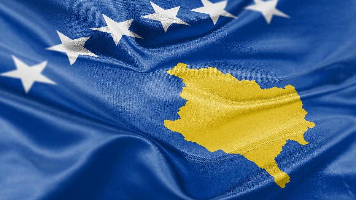 Kosova bamszlnn 16. yln kutluyor
