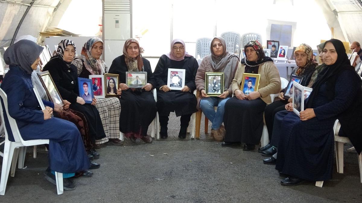Diyarbakr annelerinin evlat mcadelesi: Gl devletimize teslim ol 