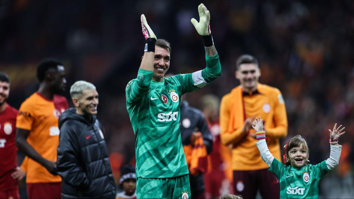 Galatasaray, Fernando Muslera ile yola devam! Uruguayl yldza 1+1 yllk kontrat