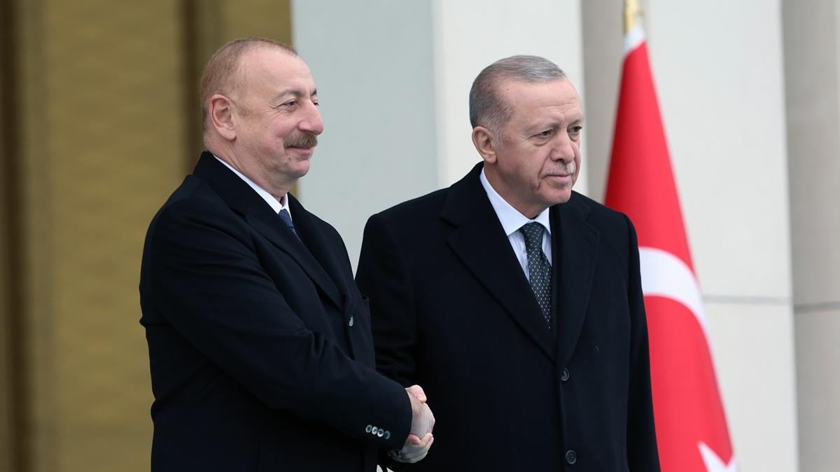 Cumhurbakan Erdoan, Aliyev'i resmi trenle karlad