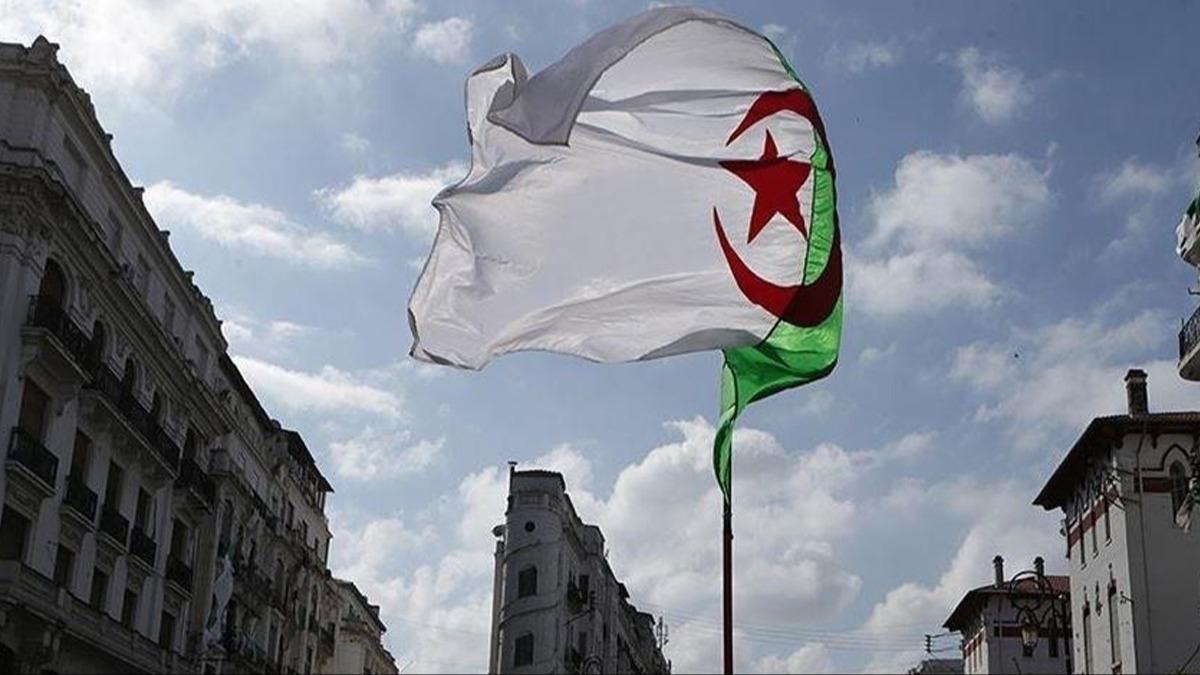 Cezayir'den uluslararas hukuka sayg gsterilmesi ars